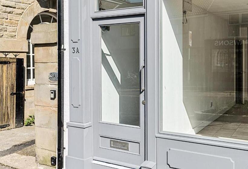 The Woodfield   Stunning Modern 2 Bed Apartment   Tv In Every Bedroom!