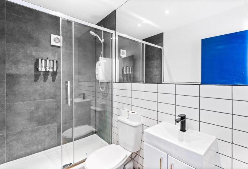 The Woodfield   Stunning Modern 2 Bed Apartment   Tv In Every Bedroom!