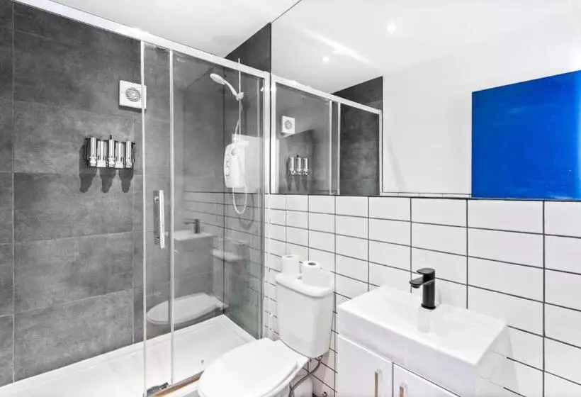 The Woodfield   Stunning Modern 2 Bed Apartment   Tv In Every Bedroom!