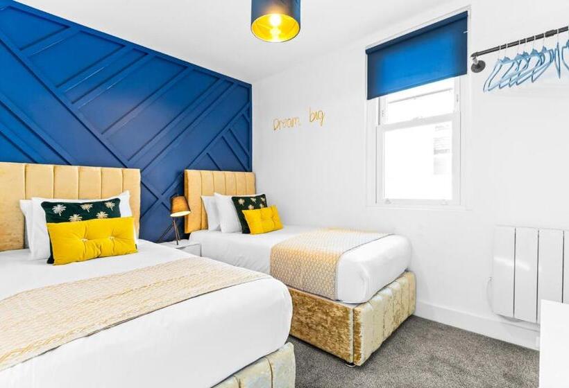 The Woodfield   Stunning Modern 2 Bed Apartment   Tv In Every Bedroom!