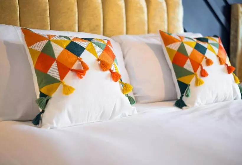 The Woodfield   Stunning Modern 2 Bed Apartment   Tv In Every Bedroom!