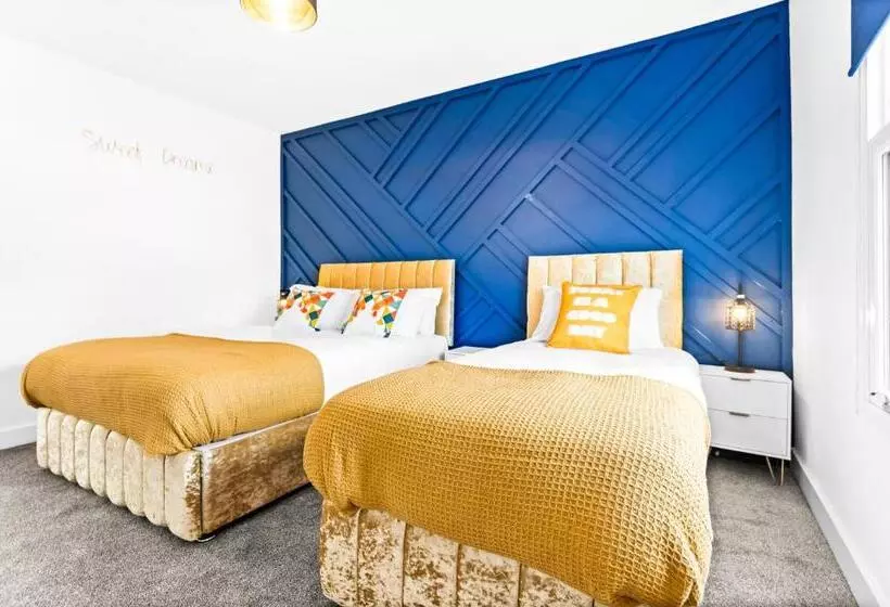 The Woodfield   Stunning Modern 2 Bed Apartment   Tv In Every Bedroom!