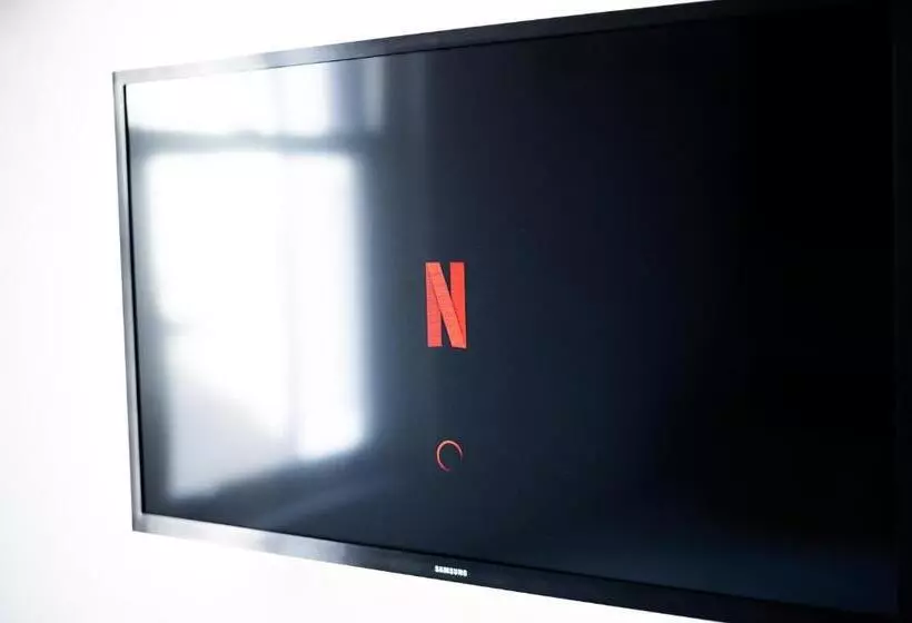 The Woodfield   Stunning Modern 2 Bed Apartment   Tv In Every Bedroom!