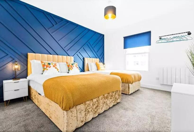 The Woodfield   Stunning Modern 2 Bed Apartment   Tv In Every Bedroom!