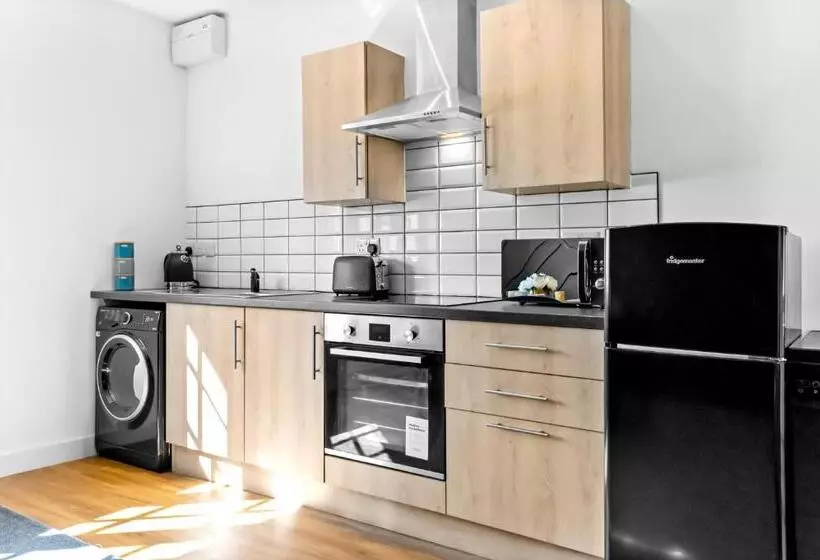 The Woodfield   Stunning Modern 2 Bed Apartment   Tv In Every Bedroom!