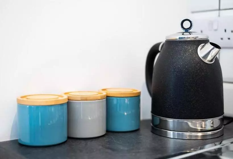 The Woodfield   Stunning Modern 2 Bed Apartment   Tv In Every Bedroom!