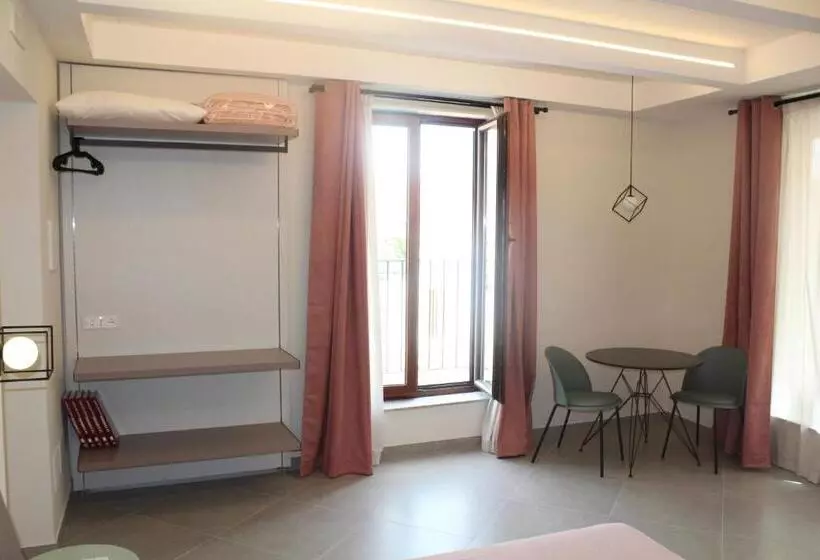 تختخواب و صبحانه Margiò House