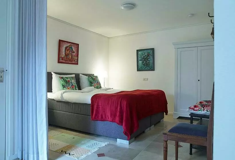 تختخواب و صبحانه Studio # Het Pauwennest