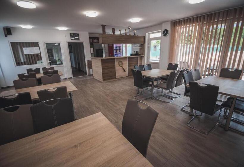 צימר Tenisz Panzió   Baja