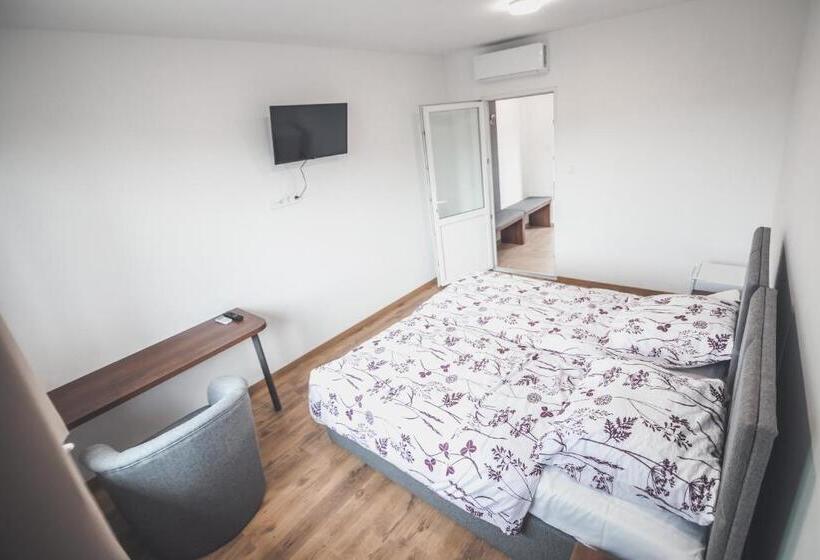 צימר Tenisz Panzió   Baja