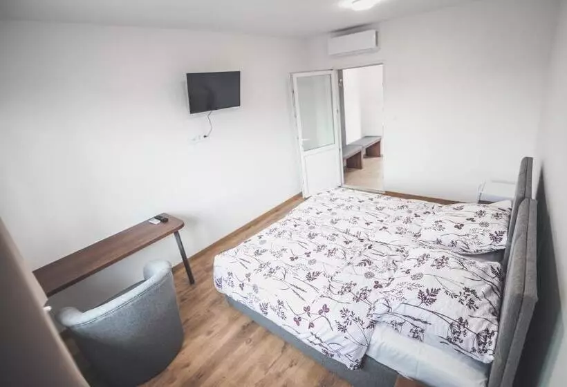 ベッドアンドブレックファースト Tenisz Panzió   Baja