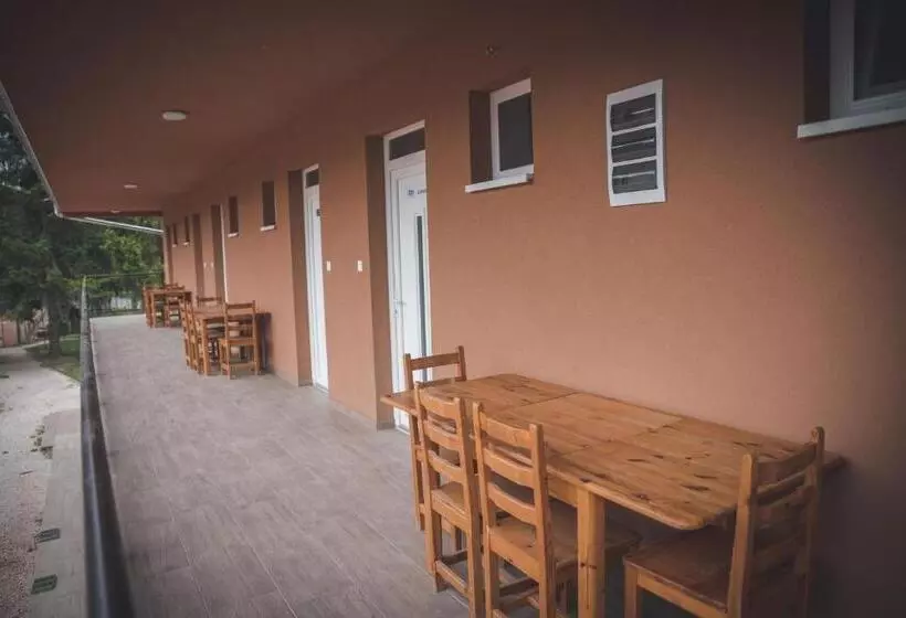 ベッドアンドブレックファースト Tenisz Panzió   Baja