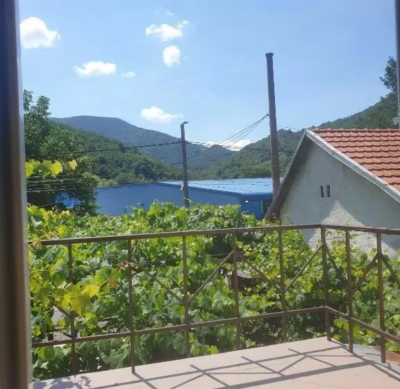 پانسیون Casa Dina