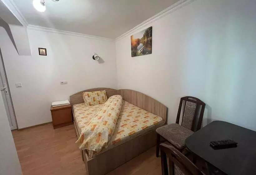 پانسیون Casa Dina