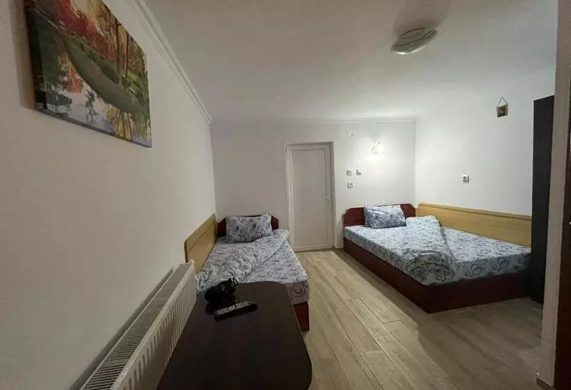 پانسیون Casa Dina