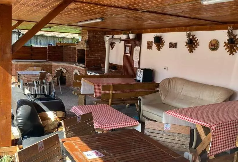 ペンション Rajni Panzio