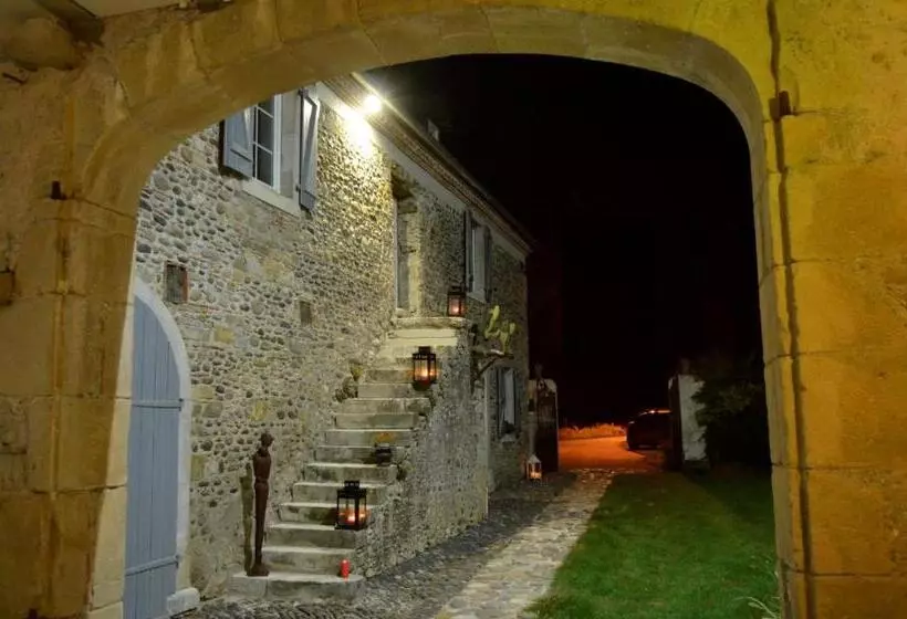 Aamiaismajoitus (B&B) Domaine De La Castagnère