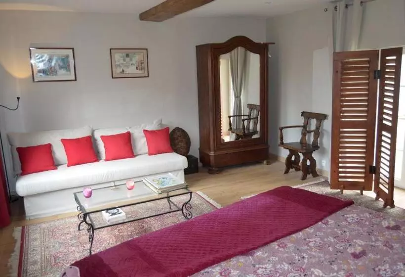 Aamiaismajoitus (B&B) Domaine De La Castagnère