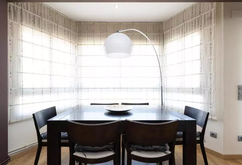 Hauzify I Apartament Sant Roc