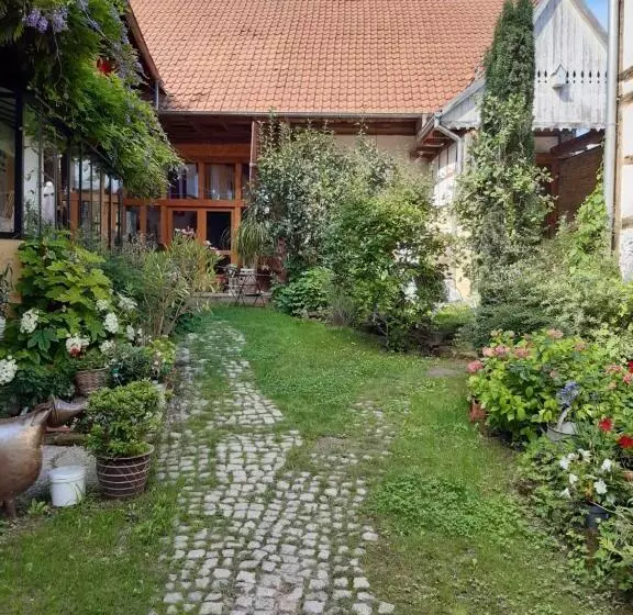 Majatalo Gîte   L Atelier Au 19