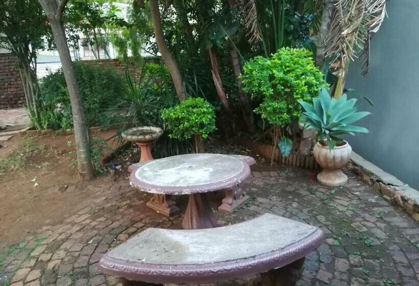 펜션 Harties 2 Sleeper Double Room With Private Bathroom