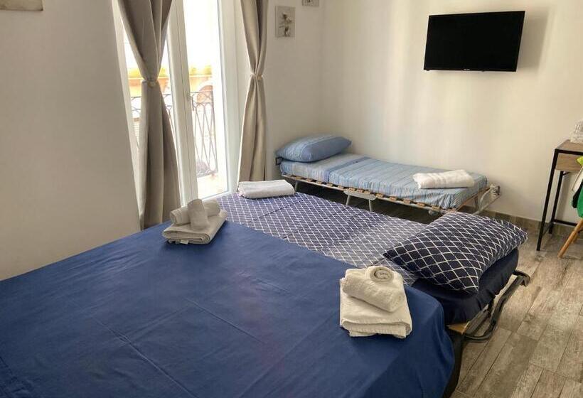 پانسیون Room27