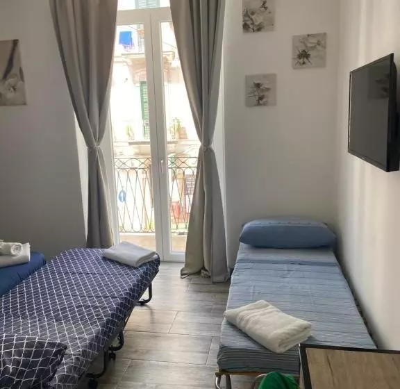 پانسیون Room27