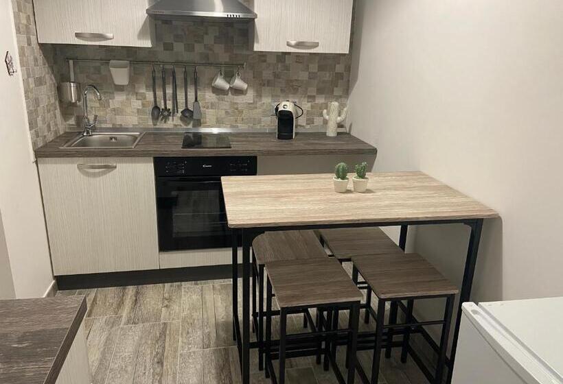 پانسیون Room27