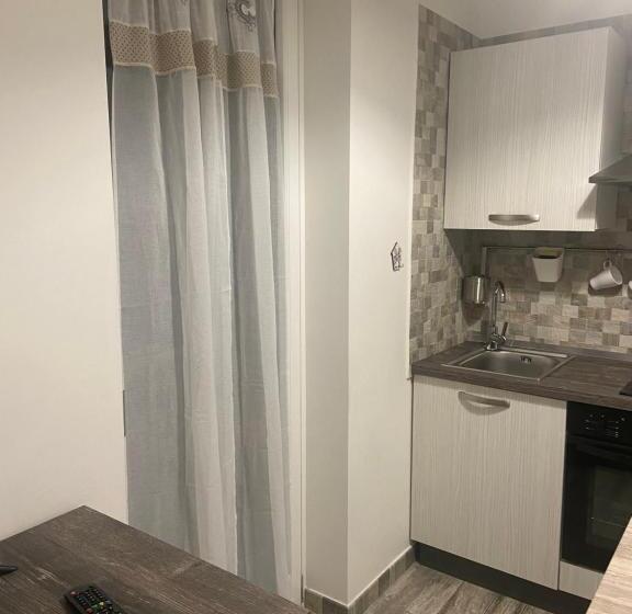 پانسیون Room27