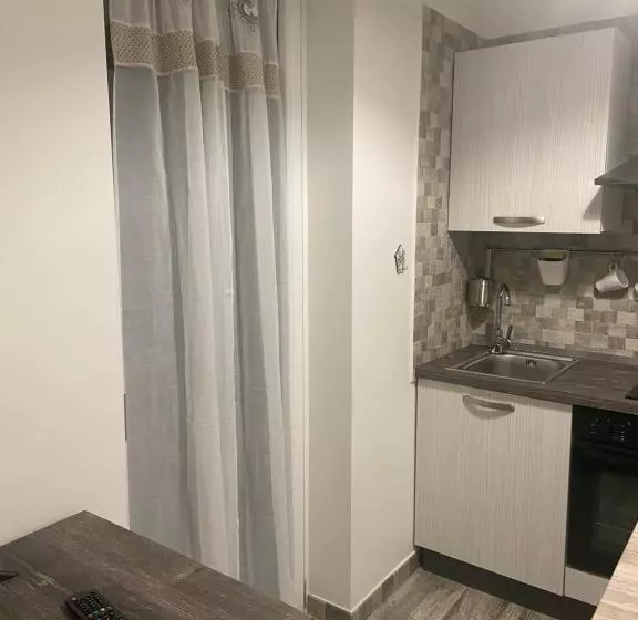 پانسیون Room27