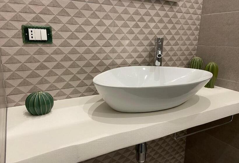 پانسیون Room27