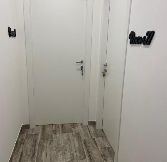 پانسیون Room27