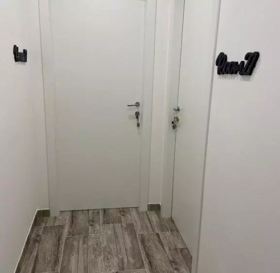 پانسیون Room27