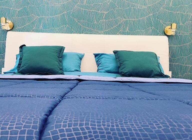 پانسیون Room27