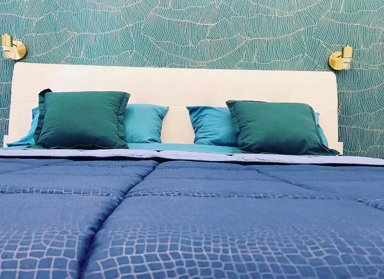 پانسیون Room27