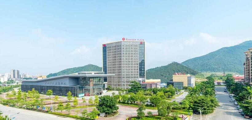 فندق Ramada Plaza Huizhou East