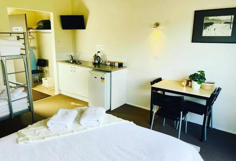 Cedar Apartments   Merrijig