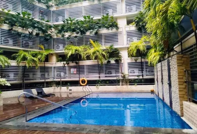 Favila Condotel Unit 150 Newport Boulevard Near Airport Terminal 3 And All Other Airport