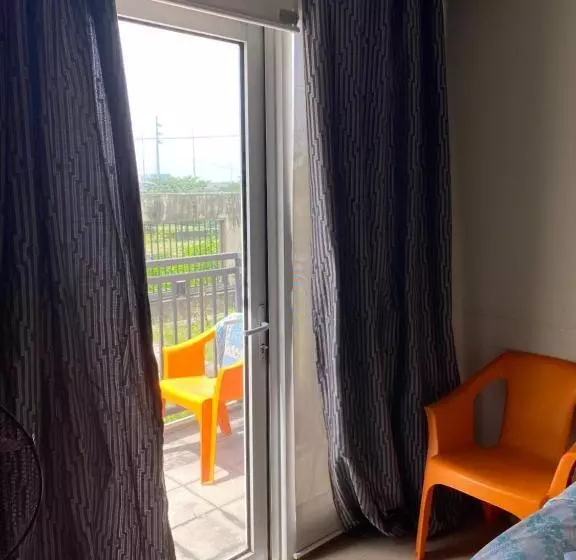 Favila Condotel Unit 150 Newport Boulevard Near Airport Terminal 3 And All Other Airport