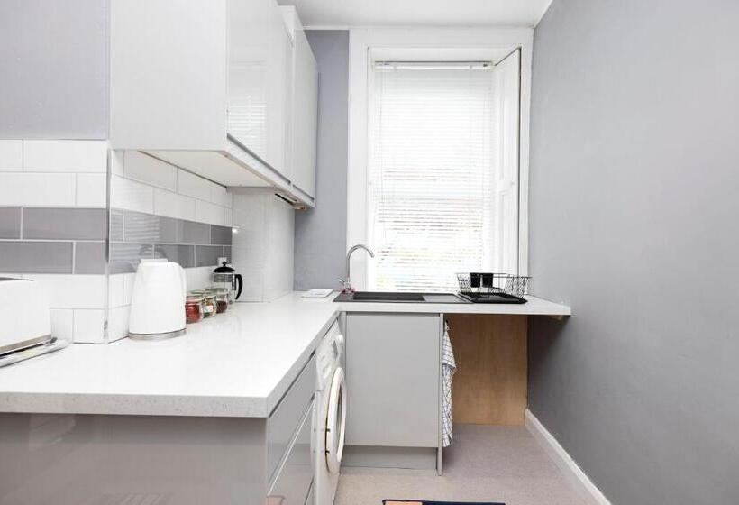 Joivy Charming 1 Bed Ap Near Leith Links With Patio