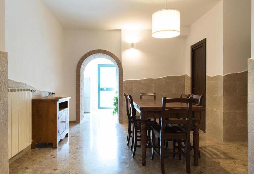 تختخواب و صبحانه Fox House Bnb