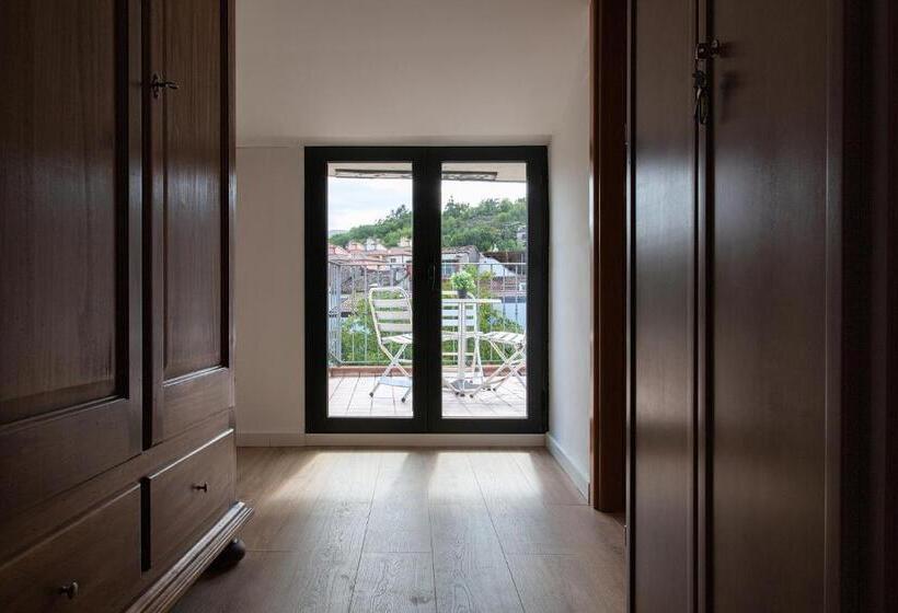 تختخواب و صبحانه Fox House Bnb