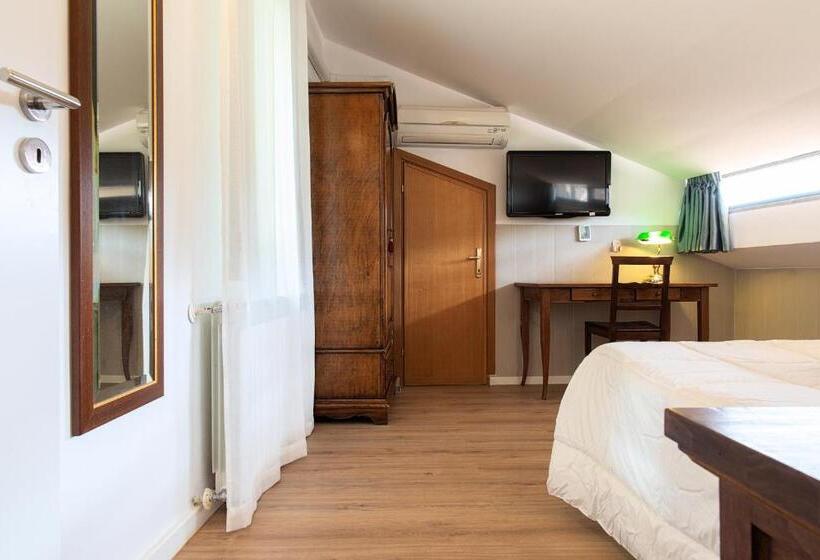 تختخواب و صبحانه Fox House Bnb