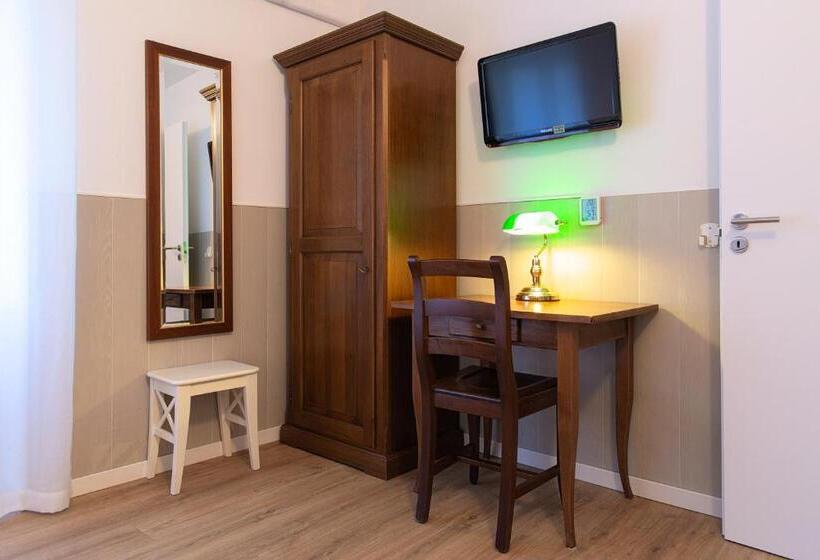 تختخواب و صبحانه Fox House Bnb