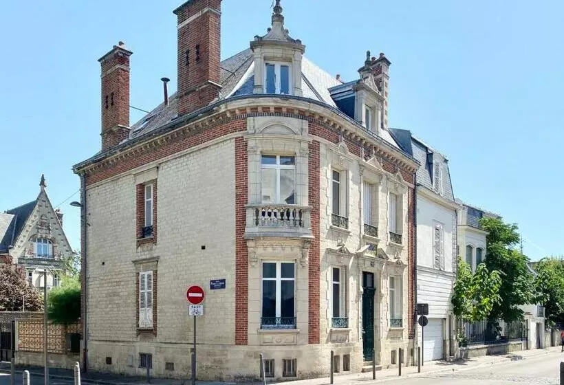 Aamiaismajoitus (B&B) La Maison De Reina