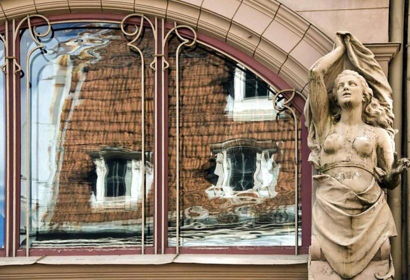 Blue Bird Hostel In Riga Old Town