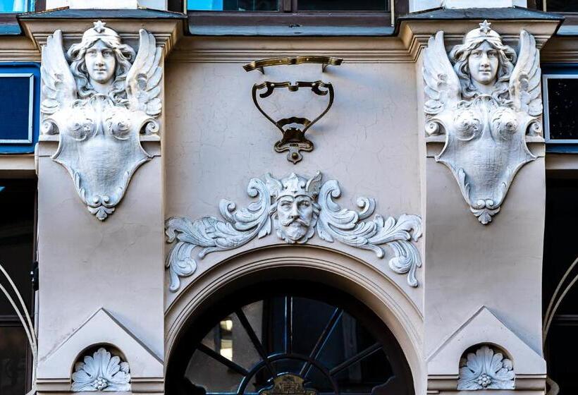 Blue Bird Hostel In Riga Old Town