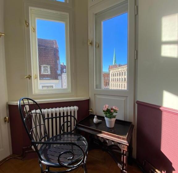 Blue Bird Hostel In Riga Old Town