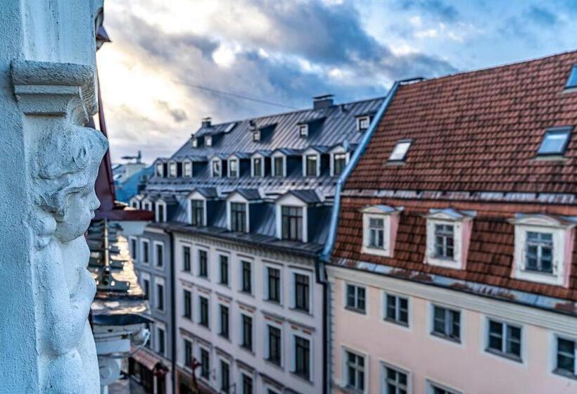 Blue Bird Hostel In Riga Old Town