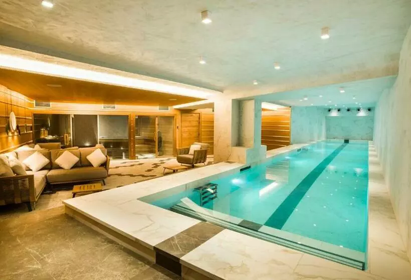 هتل Hôtel La Mourra